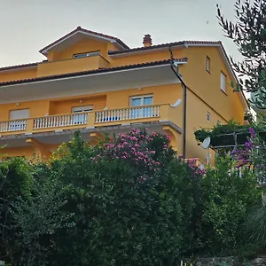 Gostinjska kuća Neda, Rab Town